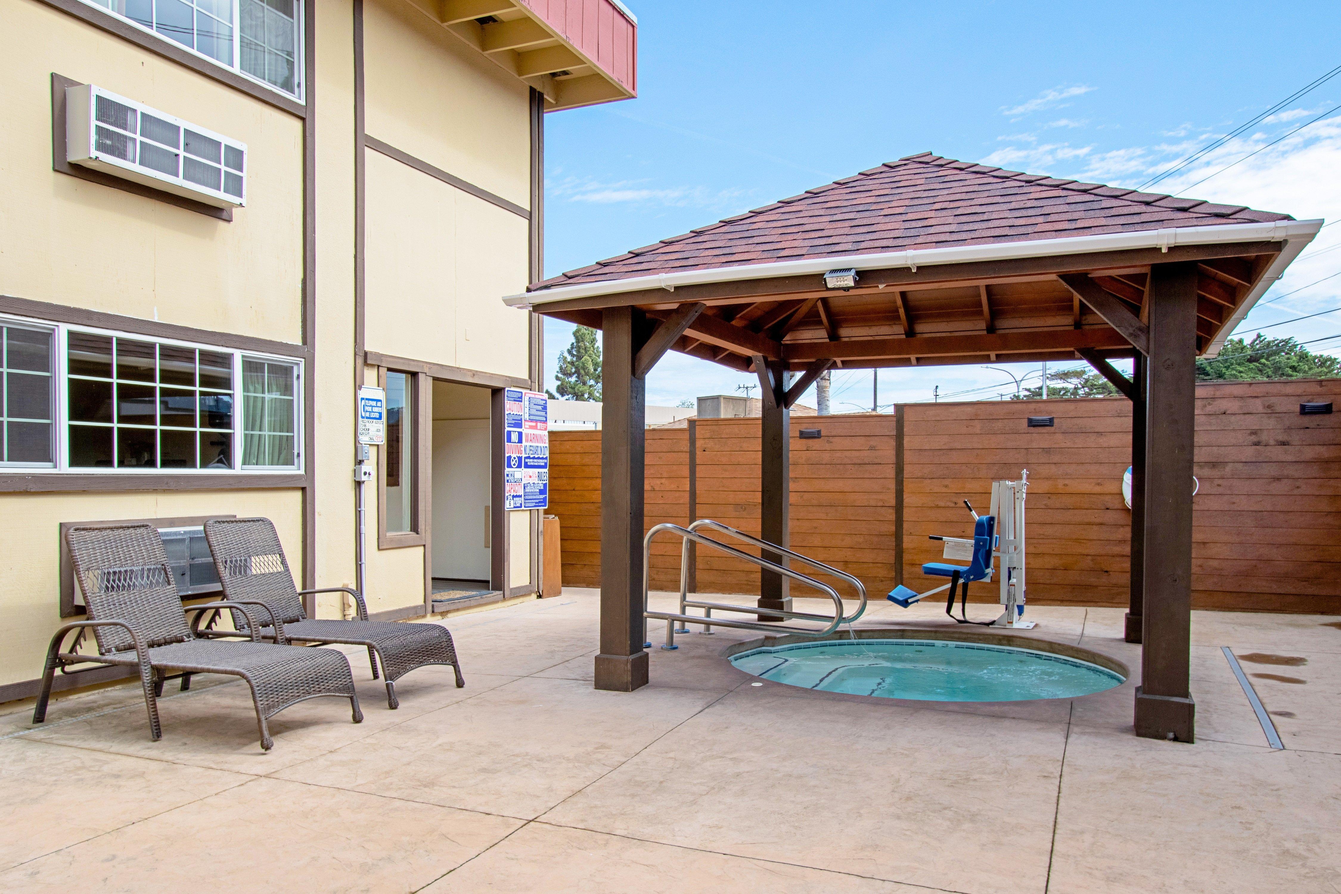 Americas Best Value Inn & Suites Monterey Exterior photo